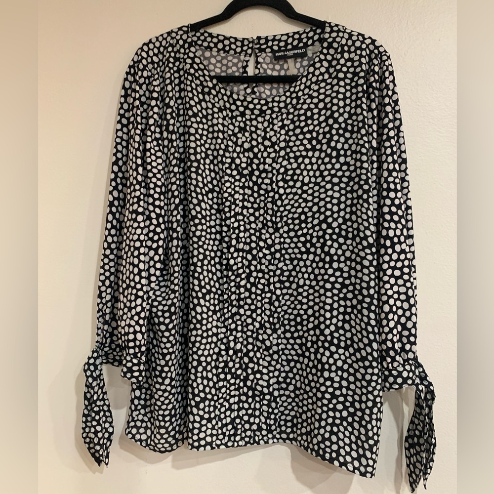 KARL LAGERFELD Black/White Print Crepe  Tie Cuff Pleated Blouse Size XL Career
